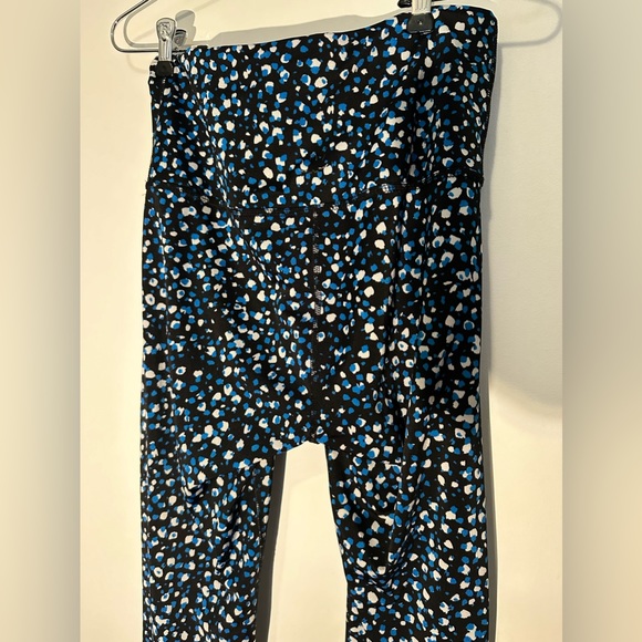 Beyond Yoga - Ankle length leggings in black with blue/white - Size L - Picture 7 of 8